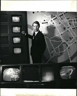 Screens: Richard Marsh, Minister of Transport, at New Scotland Yard