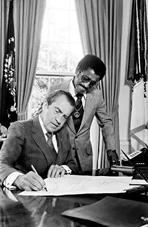 Natl: Richard Nixon - Sammy Davis Jr. - politics - government