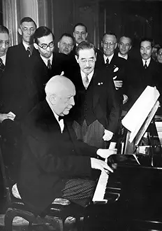 2600: Richard Strauss at the piano, 1940