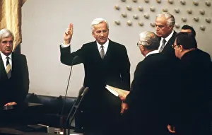 Bundesprasident: Richard von Weizscker is sworn in