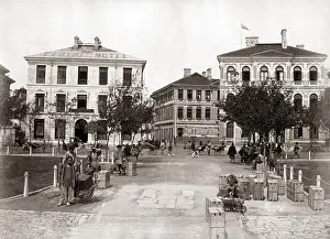 Shanghai: Rickshaws and porters, Central Hotel, Shanghai, China circa