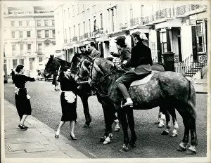 Horseriding: Riders drinking tea