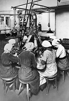 Goldsmith: Ring cleaners in a goldsmith's workshop, 1929