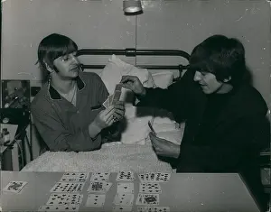Satisfactorily: Ringo Starr in hospital, George Harrison visiting, London