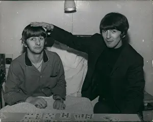 Satisfactorily: Ringo Starr in hospital, George Harrison visiting, London