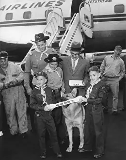 Rs6wnlcgr: RinTinTin arrives in Washington, D.C. with a group