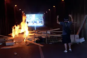 Rioter: Rioter Salutes Victory