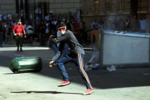 Rioter: Rioter Throws Stones