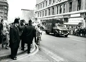 Gain: Ripper Trial - Prison van arrives at the Old Bailey