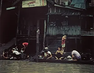 Houseboats: River dwellings - Thailand