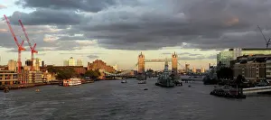 Aprs: River Thames seen from London Bridge with Tower
