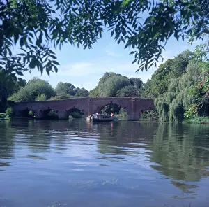 Narrowboat: The River Thames at Sonning, Berkshire