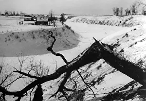 Muck: Riverbed of the frozen Lowat in Cholm, 1942