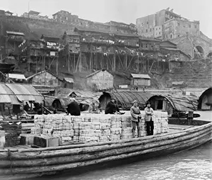 Lcgr1312: The riverfront of Chungking, China in Jan. 1944