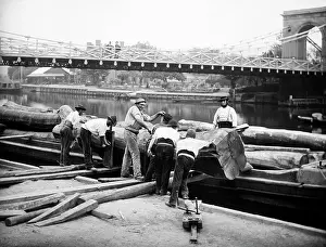 Marlow: Rivermen at Marlow Bridge