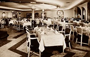 Athlone: RMMV Athlone Castle 1st Class dining saloon, Union-Castle