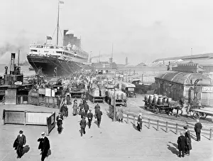 Smoky: RMS Aquitania, Liverpool docks