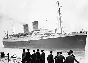 Mauretania: RMS Mauretania on the Thames, 1939