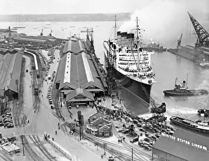 Enters: RMS Queen Mary, 1936