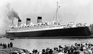 Liners: RMS Queen Mary on the Clyde, 1936