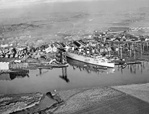 Liners: RMS Queen Mary at the shipyard, 1936