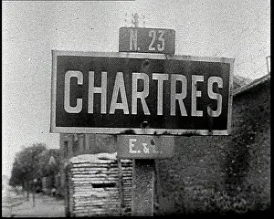 Chartres: Road Sign Reading - Chartres