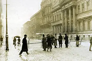 Lorenz: Roadblock at the Wilhelmstrasse in Berlin, 1919