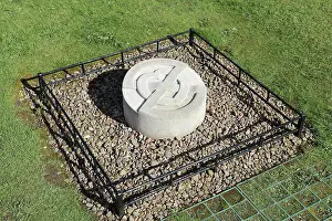 Roxburghshire: Robert the Bruce memorial, Melrose Abbey, Borders, Scotland