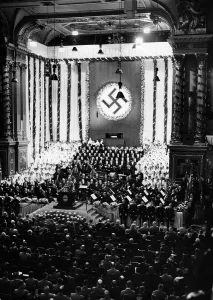 Speakers: Robert Ley at the joint annual meeting of the Reich Cham