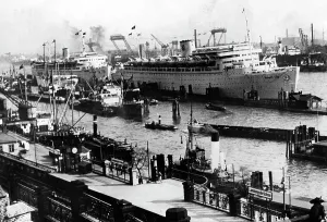 Gustloff: Robert Ley and Wilhelm Gustloff in Hamburg