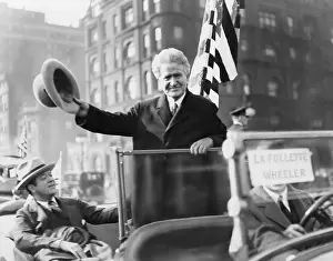 Follette: Robert Marion La Follette waving his hat from
