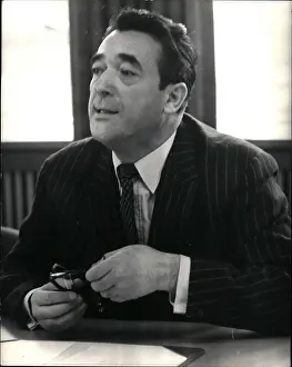 Closes: Robert Maxwell