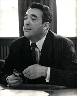 Closes: Robert Maxwell