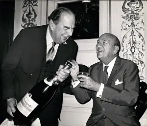 Poured: Robert Morley, Noel Coward, bar opens, Phoenix Theatre