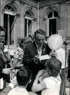 Eunice: Robert Sargent Shriver at US embassy, Paris