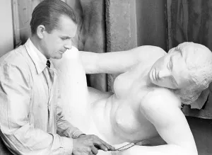 Ullmann: Robert Ullmann working on the Liegende, 1939-45