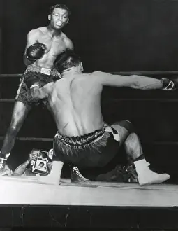 Unanimous: Robert Villemain, goes down from a punch by Sugar