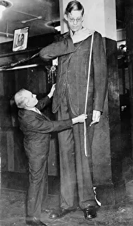 Wadlow: Robert Wadlow with his tailor