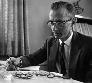Linking: Robert William Holley, American Biochemist