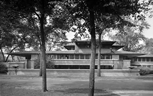 Robie: Robie House was designed in 1910 by Frank ?