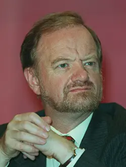 Minist: Robin Cook MP