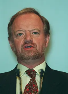 Minist: Robin Cook MP