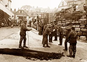 Hoods: Robin Hoods bay repairing the nets