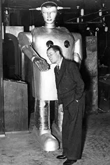Allows: Robot, 1939