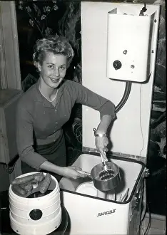 Peeling: Robot helps housewives with domestic work