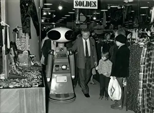Robots: Robot Sico shopping in a Parisian store