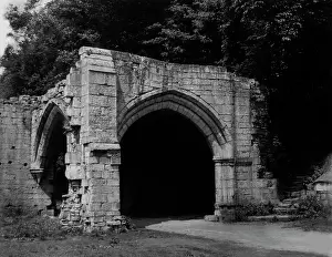 1147: ROCHE ABBEY GATEHOUSE