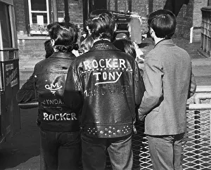 Jackets: Rockers in leather jackets