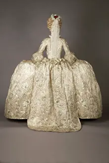 Rockingham: The Rockingham mantua, c1760-5