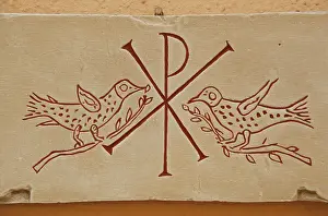 Olive: Roman tombstone with Christian iconography. Monogram of Chri